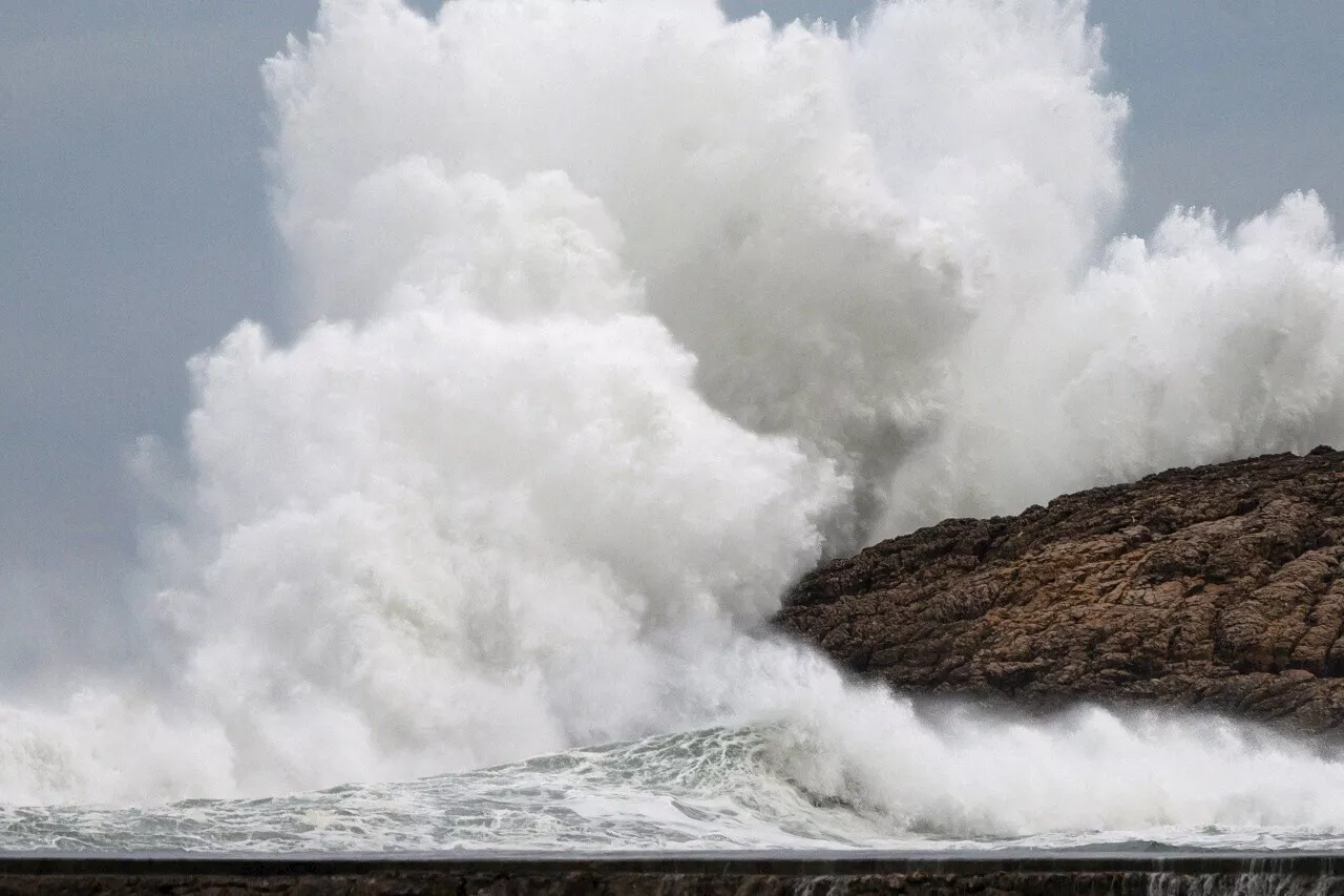 Tempête Aline : six départements en vigilance orange pour vent, vagues, et pluie