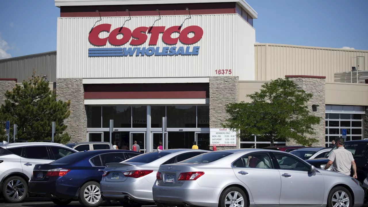 Costco's CEO will step down in January and hand the reins to the retailer's current president