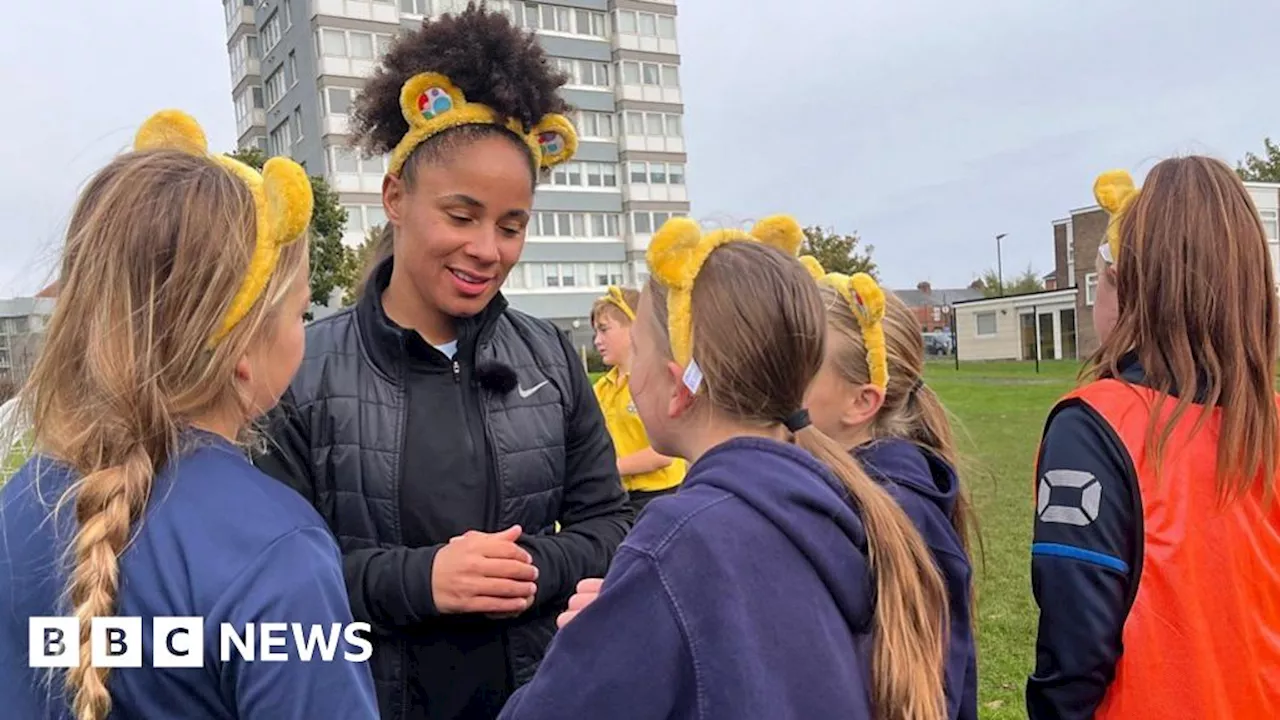 Lioness Demi Stokes meets Sunderland pupils