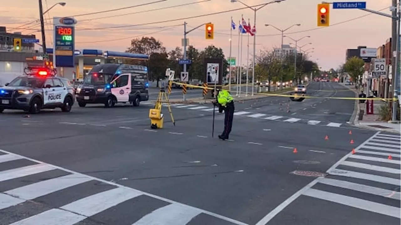 2 pedestrians in hospital after separate collisions in Toronto and Mississauga