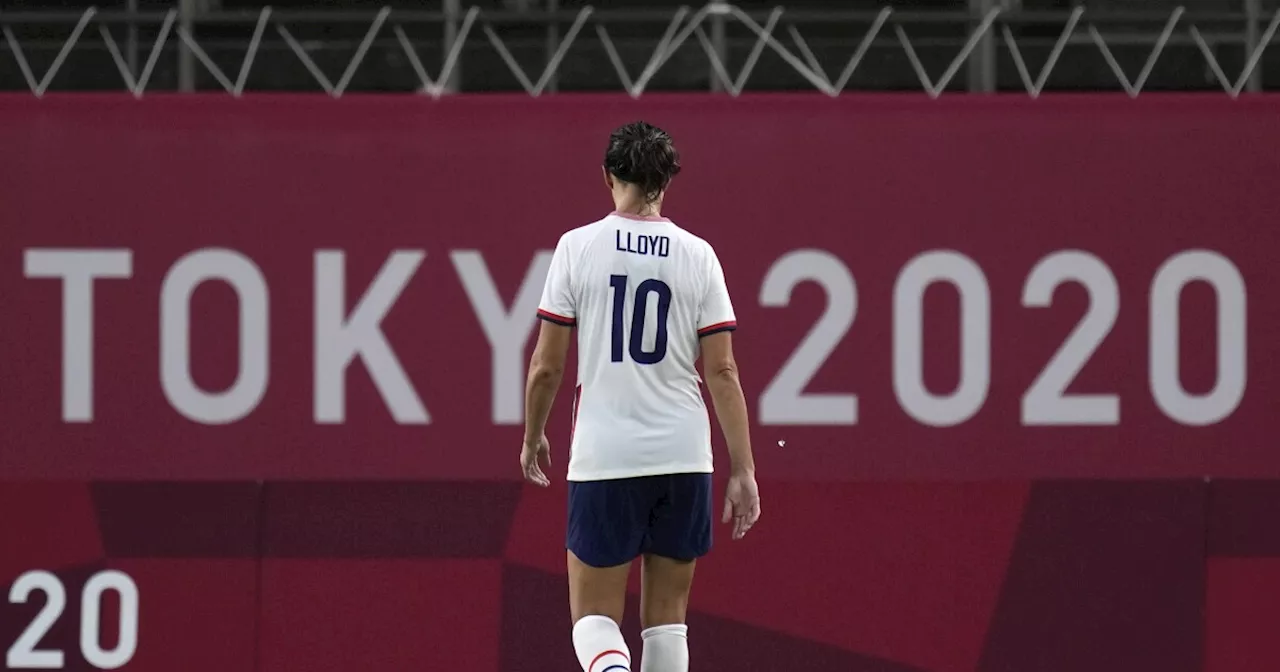 USWNT's Carli Lloyd won't apologize for not kneeling in final Olympic game
