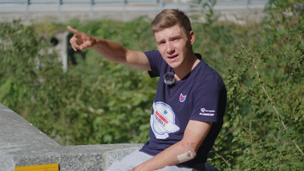 Remco Evenepoel besucht mit Ehefrau Unfallstelle drei Jahre nach Horrorsturz von Brücke bei Lombardei-Rundfahrt 2020