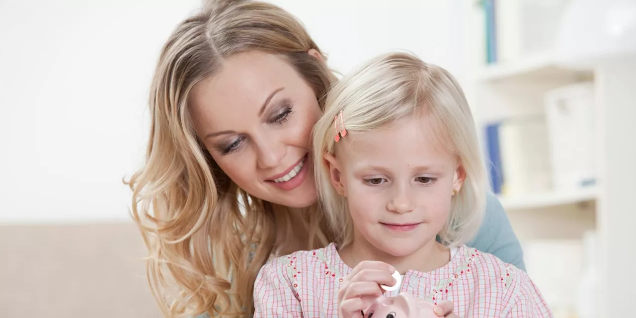 Wie Sie mit Ihrer Tochter richtig über Geld sprechen