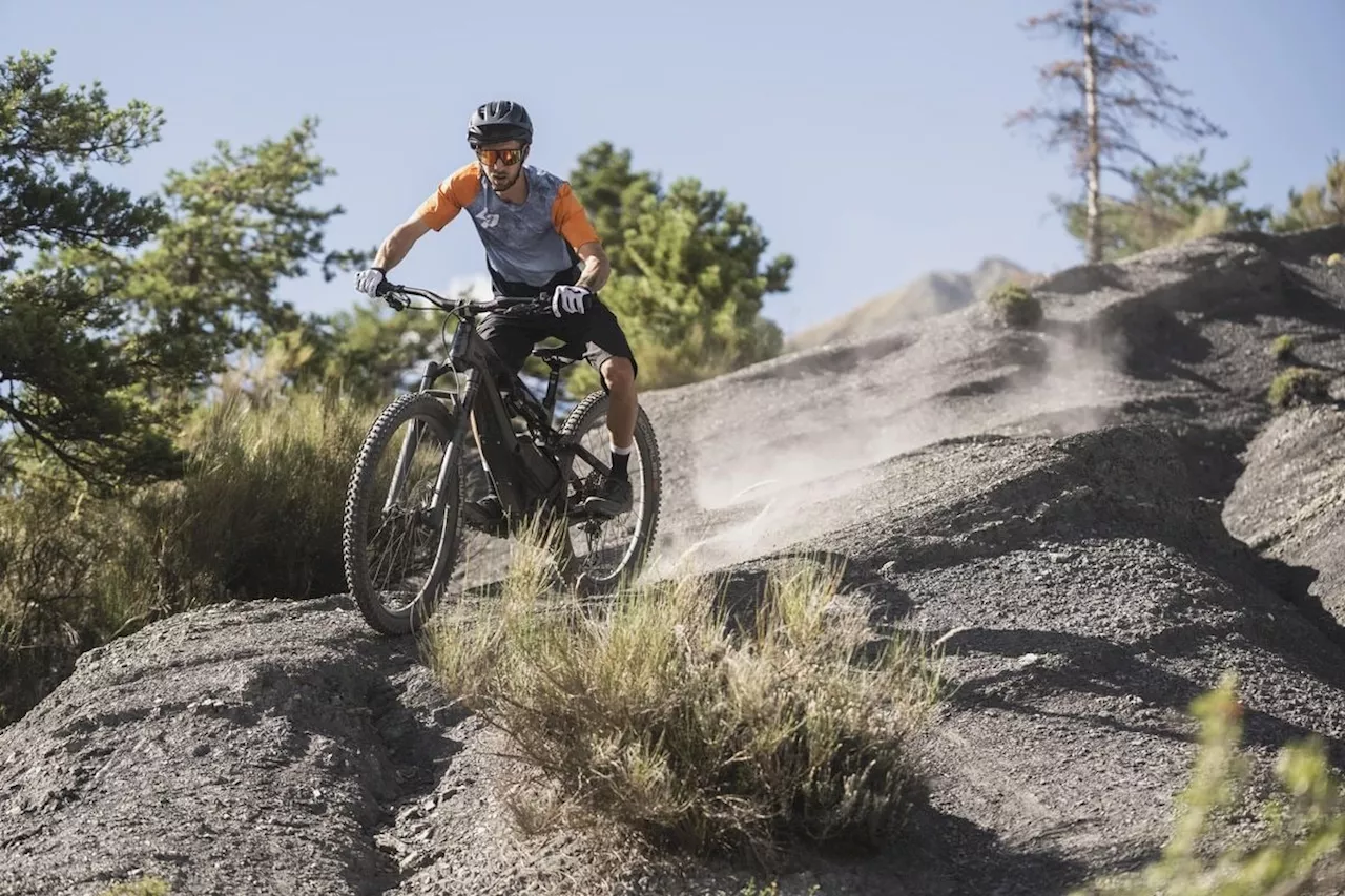 Ce nouveau VTT électrique français envoie du lourd à tous les niveaux, et surtout du prix