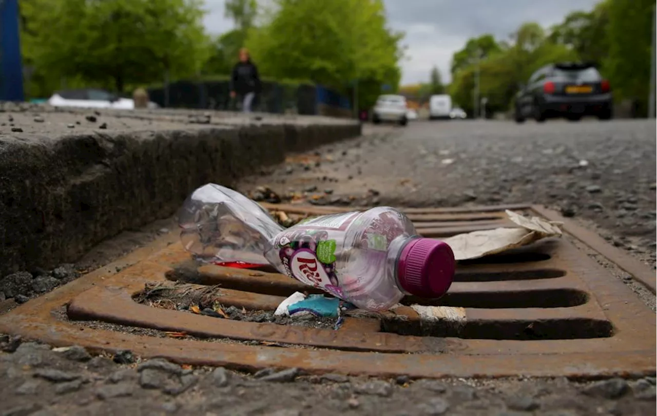 Drivers dump litter on Glasgow's roads every three seconds