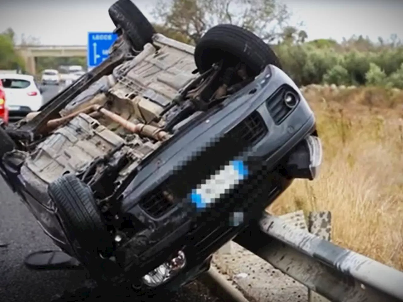 Incidente sulla Maglie-Lecce, auto si ribalta: muore 22enne, grave la compagna incinta al nono mese