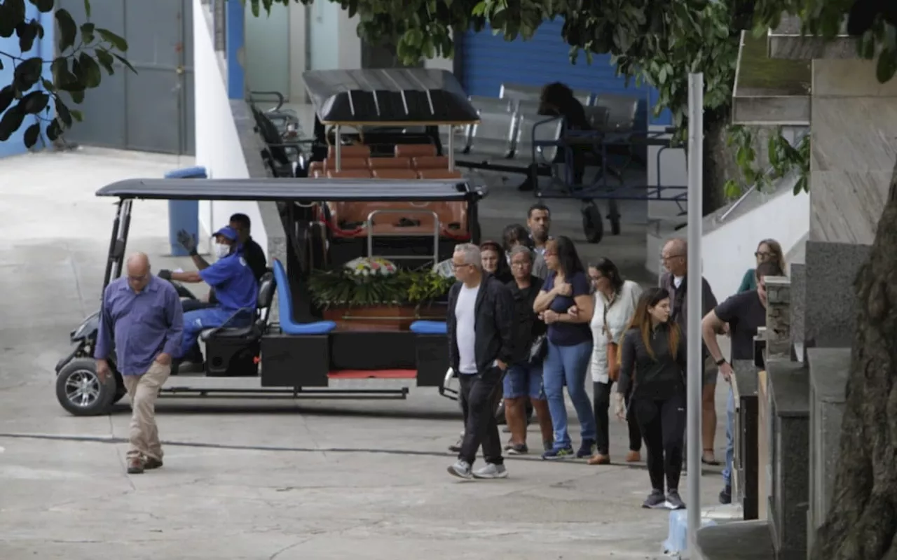 Idosa morta a tiros no Pechincha é sepultada na Zona Oeste