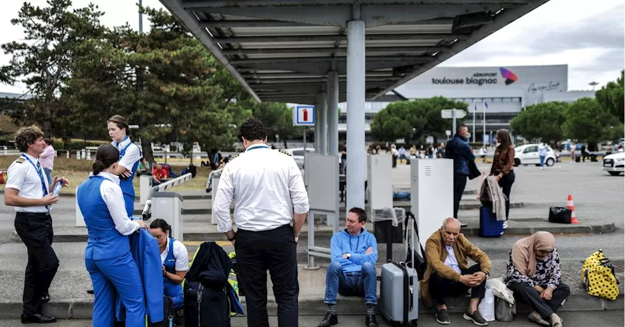 De nombreux aéroports français encore évacués jeudi après des alertes à la bombe