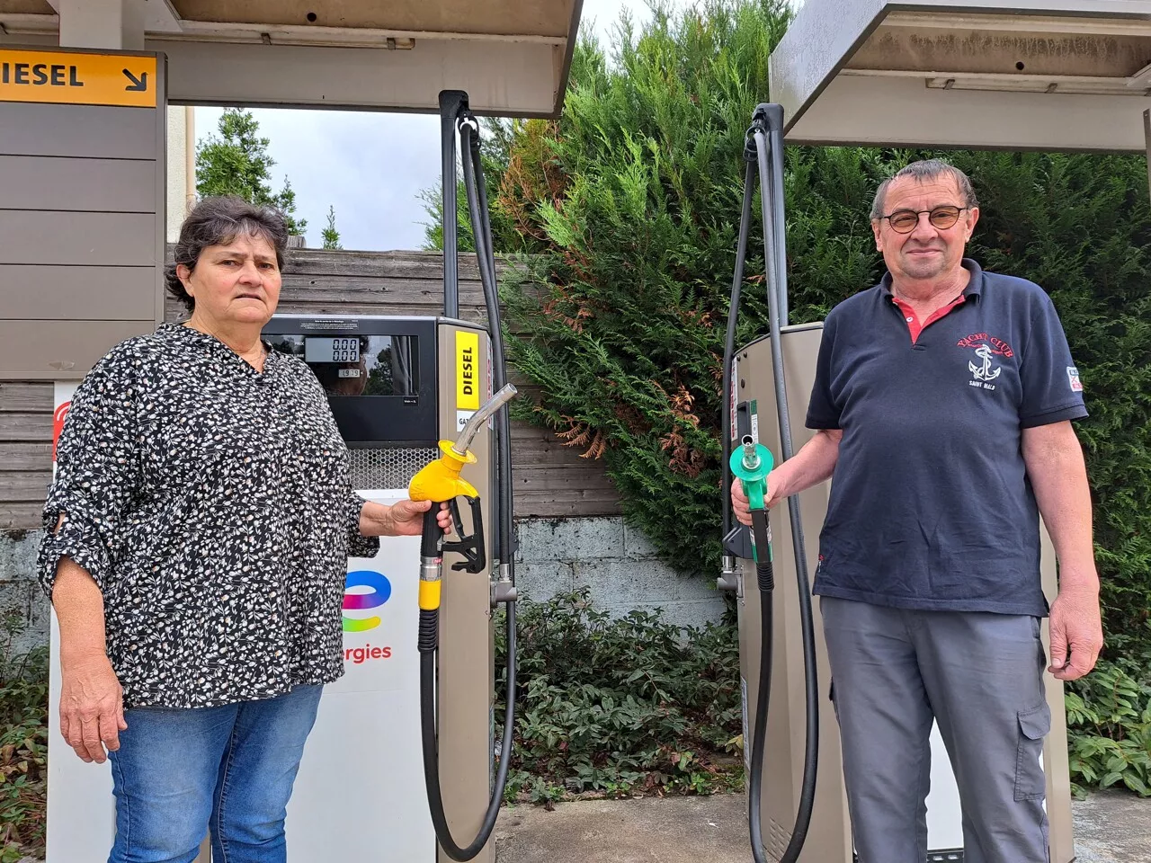 Dans cette commune du Morbihan, Monique fait vivre une station-service de proximité