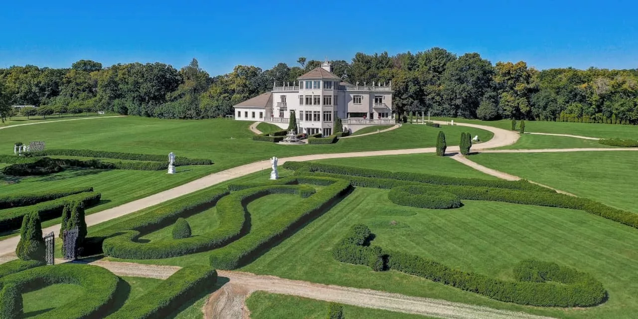 Versailles-Inspired Wisconsin Mansion to Be Sold at Auction for Charity