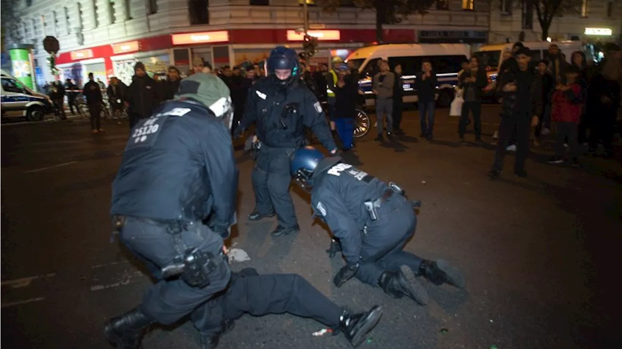 Polizei: Über 170 Festnahmen bei Ausschreitungen in Neukölln