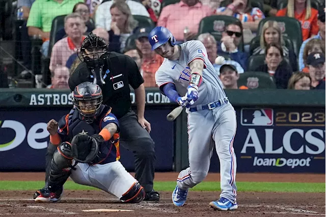 José Abreu tags Marcus Semien's batting gloves in ALCS Game 4