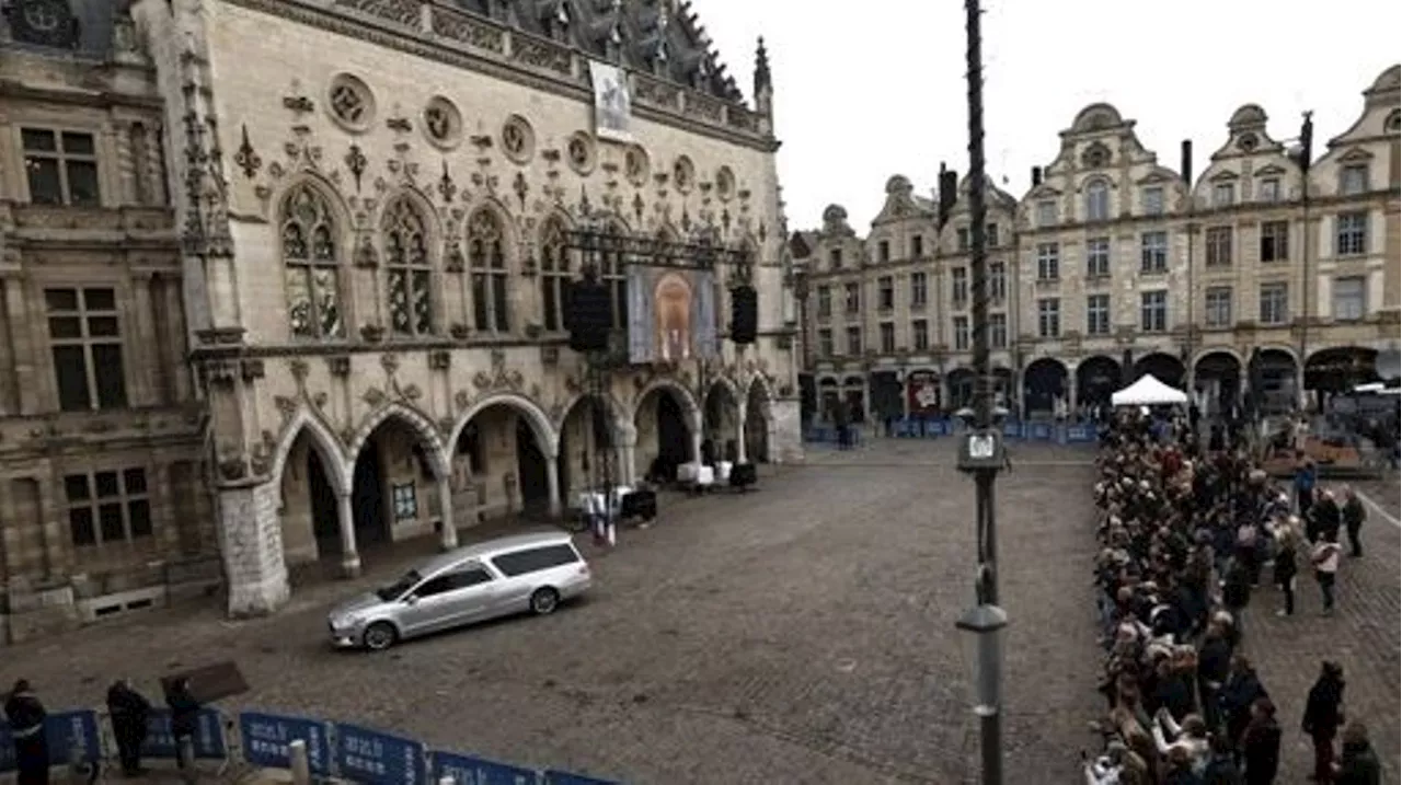 Attaque au couteau en France : les funérailles de Dominique Bernard ont débuté à Arras, sous haute surveillance