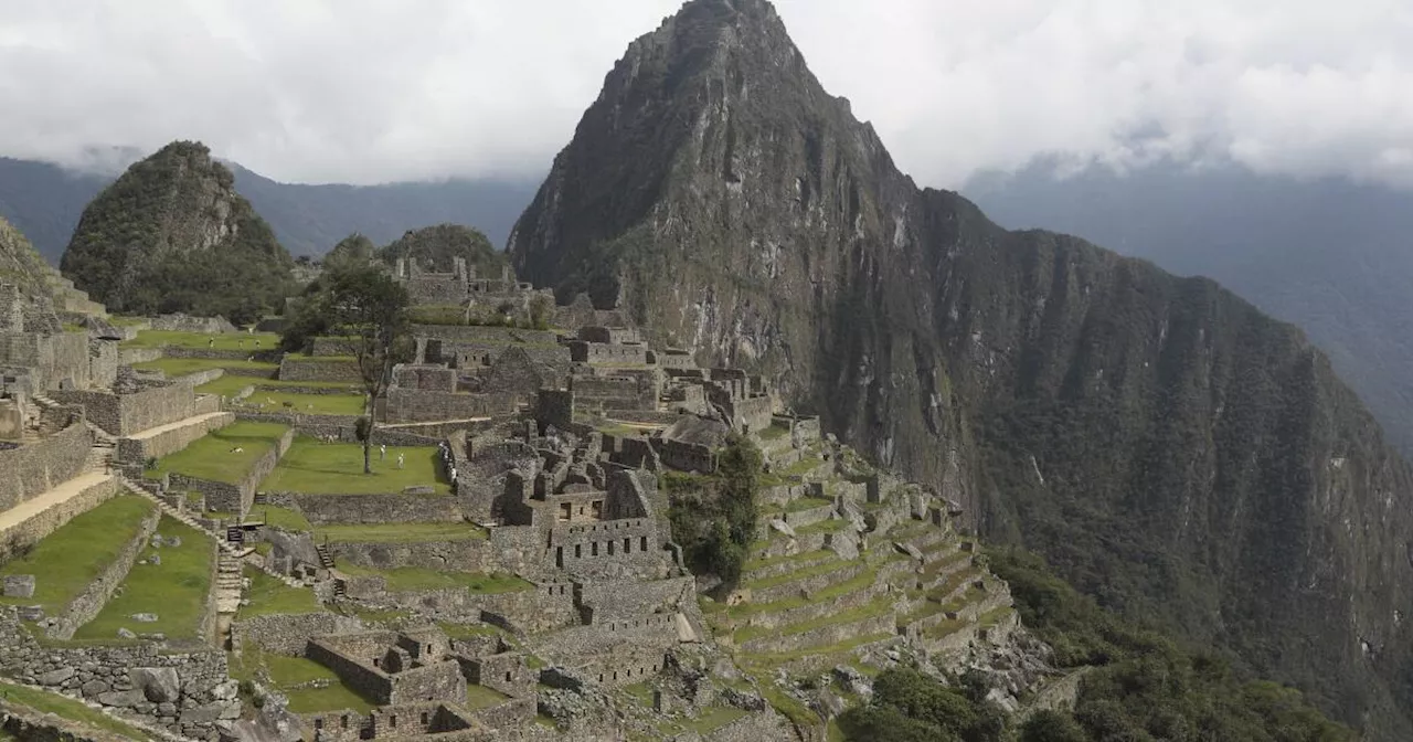 Perú cierra por tres días ruta de caminata a Machu Picchu tras caída de piedras e incendio forestal