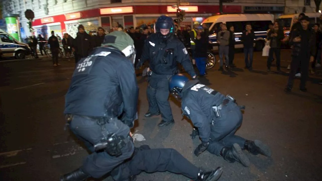 Pro-Palästina-Kundgebungen: Polizei: Über 170 Festnahmen bei Ausschreitungen in Neukölln