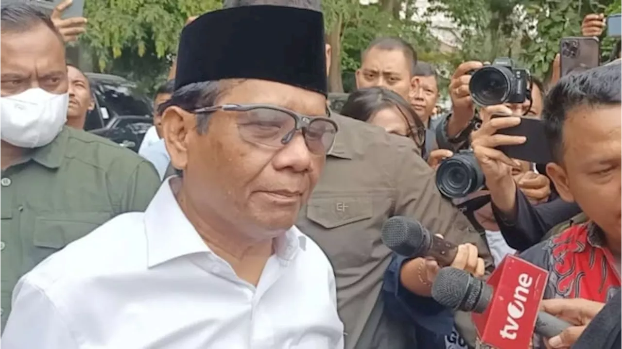 Mahfud Sebut Ada Pesan Tuhan di Balik Baju Putih yang Disiapkan 5 Tahun Lalu