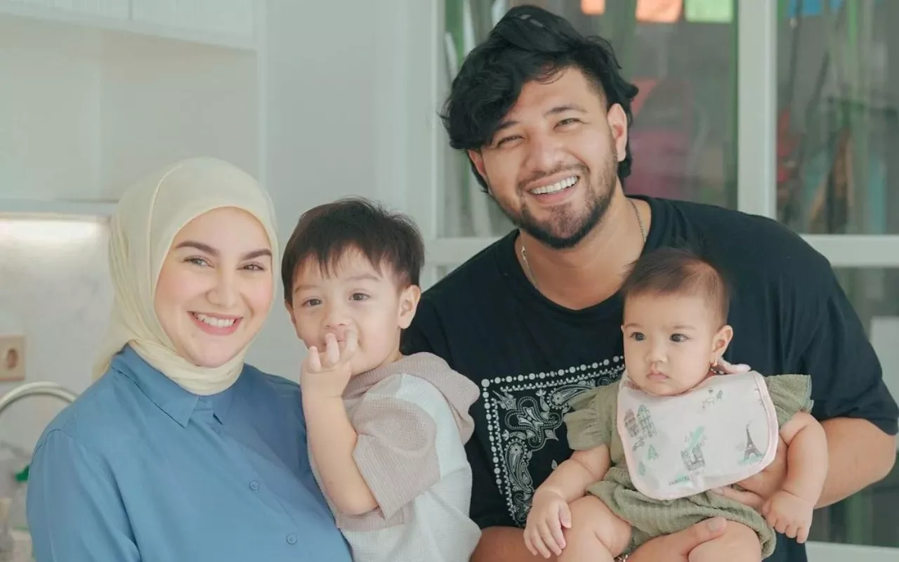 Irish Bella Ceria Bareng Anak, Ammar Zoni Sengaja Hapus Foto-Foto Instagram?