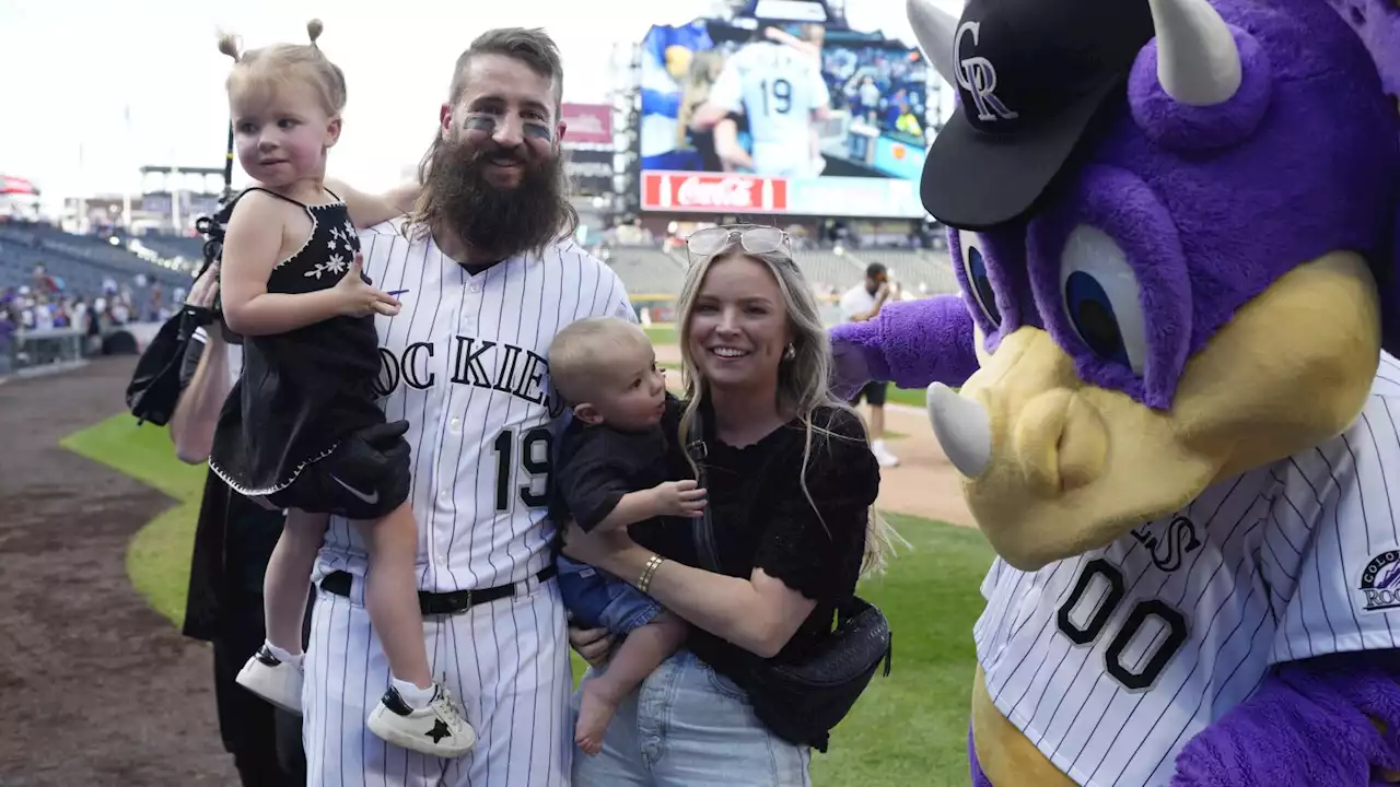 Blackmon can earn up to $15 million in 2024 deal with Rockies