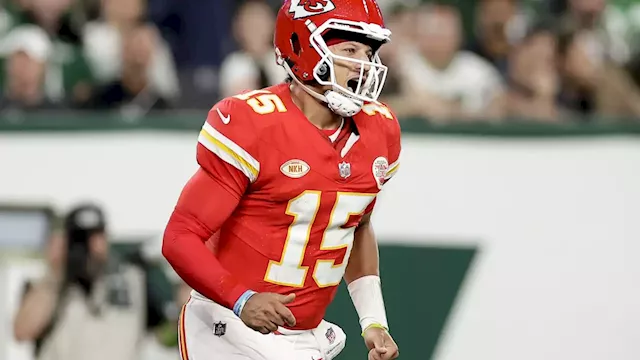 Patrick Mahomes, Chiefs hold on to beat Jets 23-20 with Taylor Swift, Aaron  Rodgers watching