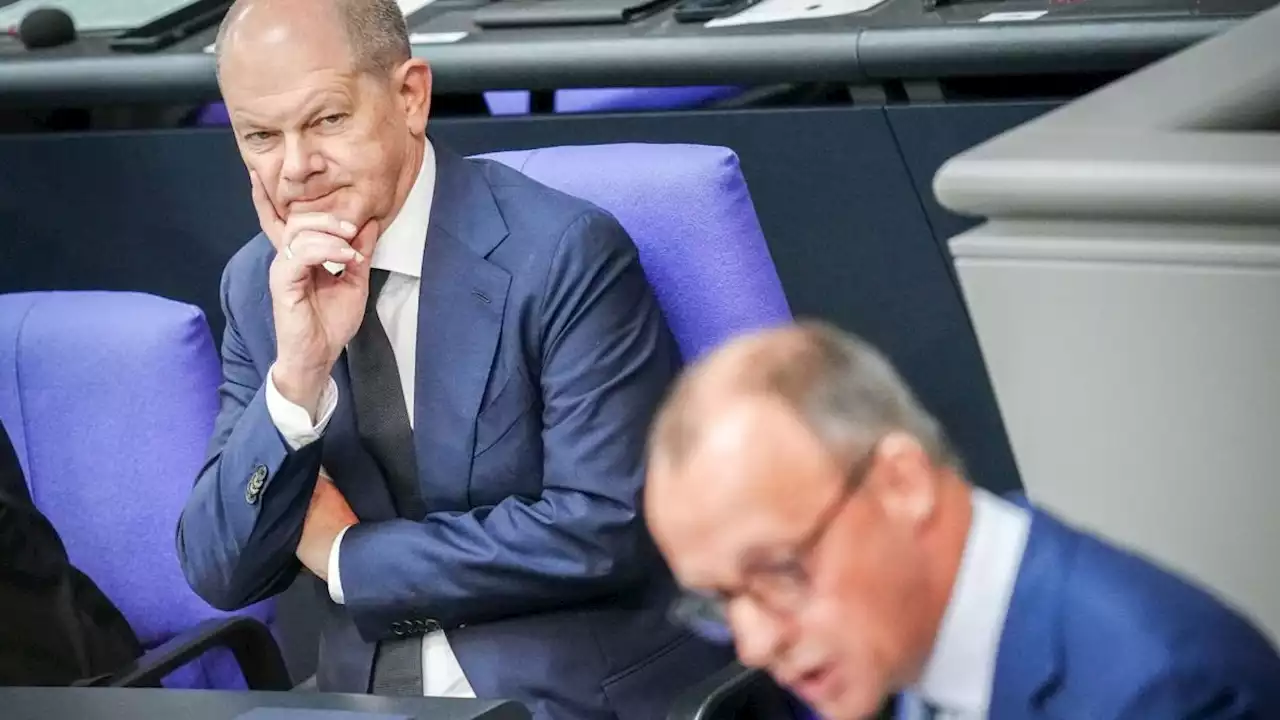 Kanzler Scholz und CDU-Chef Merz wollen über Flüchtlinge reden