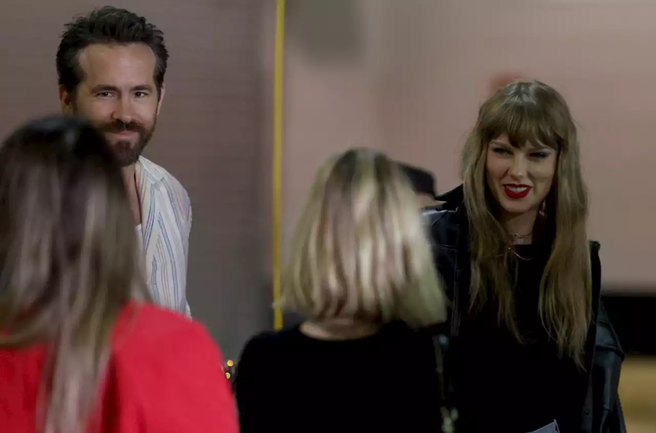 Taylor Swift Arrives at Chiefs-Jets Game to Watch Travis Kelce With Blake Lively, Ryan Reynolds