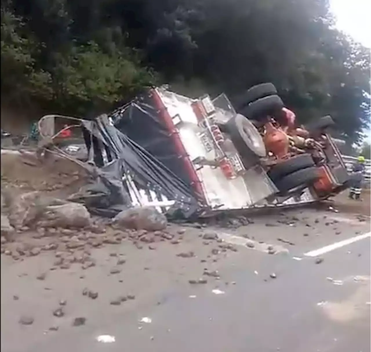 VIDEO: Grave accidente en vía Bogotá - La Vega deja dos personas fallecidas