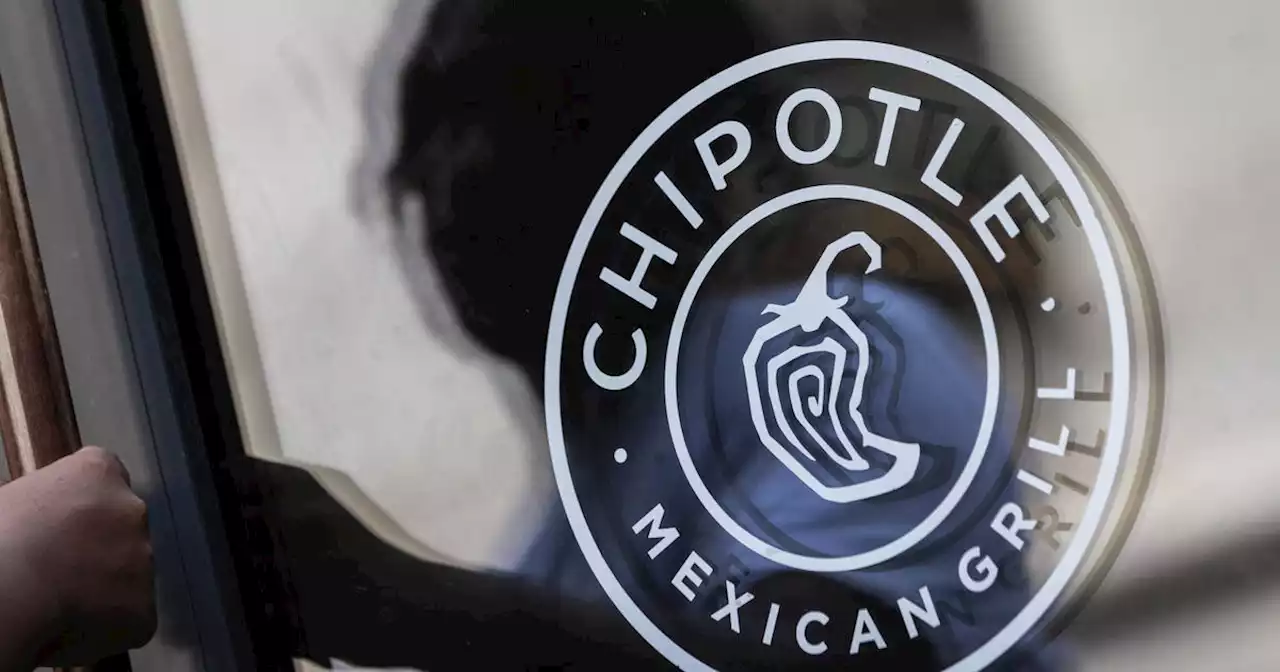 Chipotle manager 'yanked' off Muslim employee's hijab, lawsuit claims