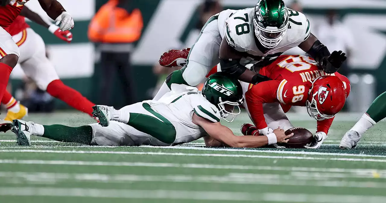 Zach Wilson shows many positive signs, but Jets unravel late in tight loss to Chiefs