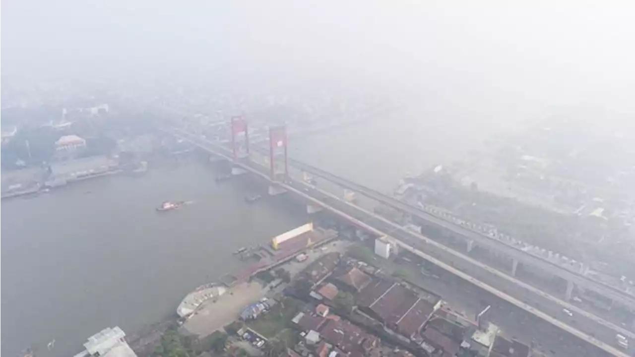 Kabut Asap Palembang & Jambi, Anak Sekolah Terpaksa Belajar di Rumah