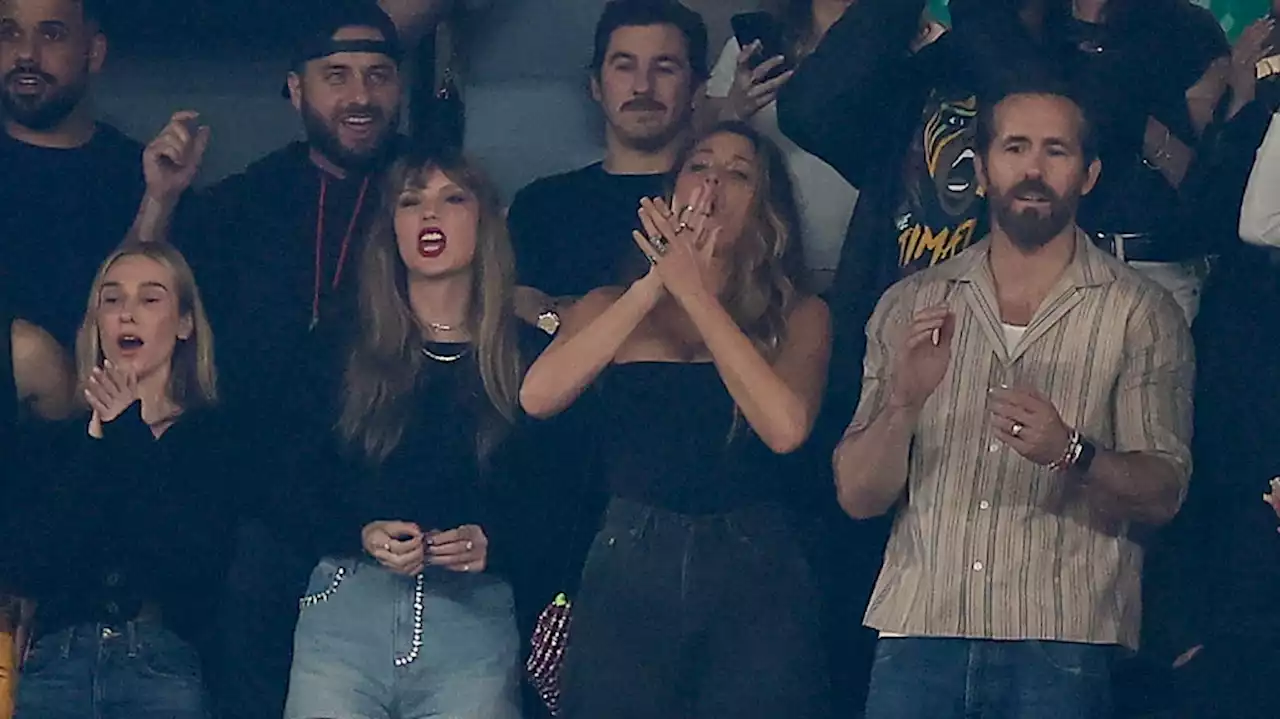 Taylor Swift watches Travis Kelce's Chiefs take on the Jets at MetLife Stadium