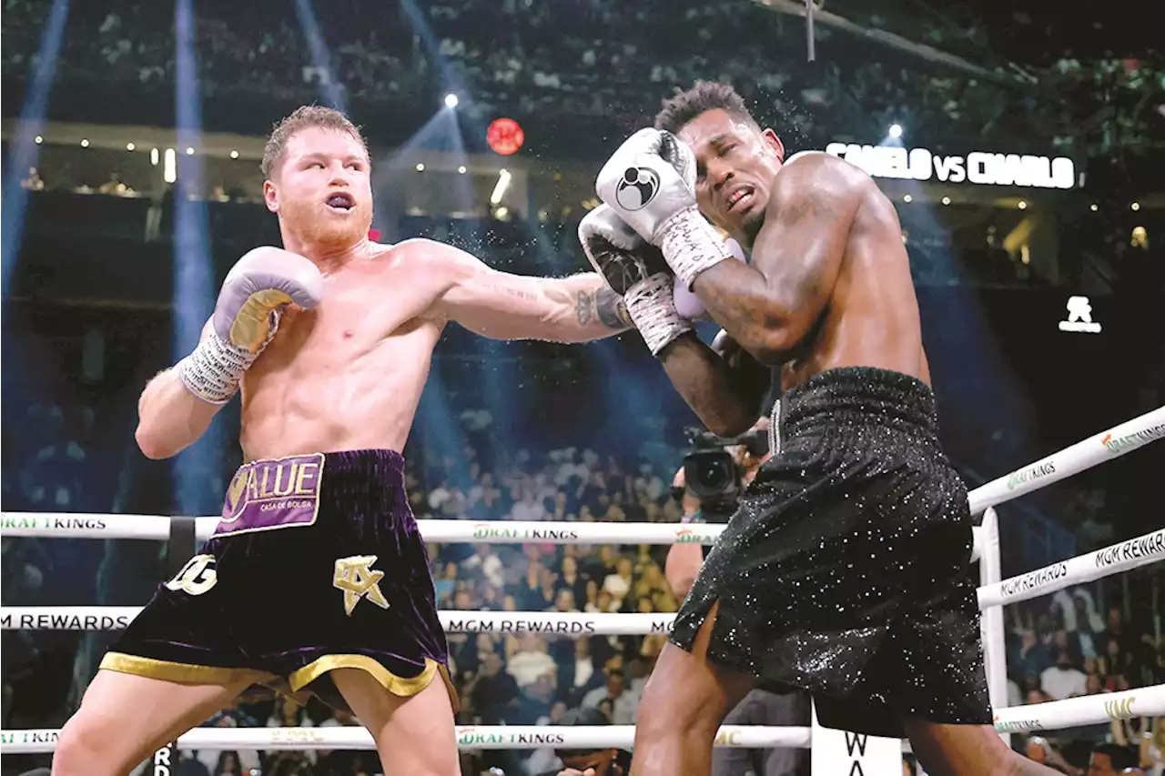 Alvarez retains super middleweight belts