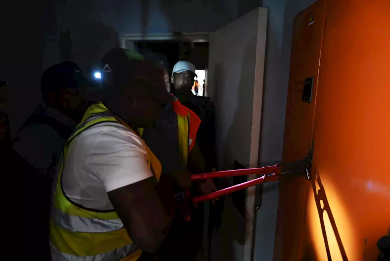 Joburg city officials cut illegal power to hijacked buildings, and more from around the world