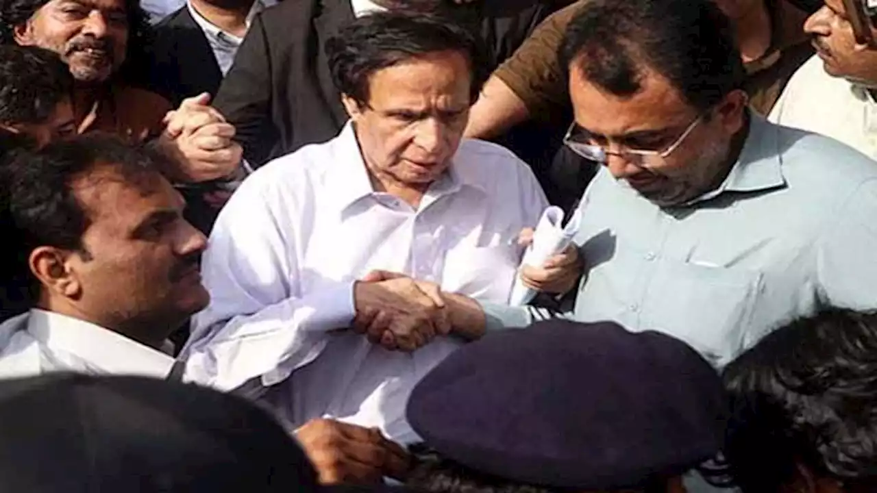 Police officers present unconditional apology in Ch Parvez Elahi case