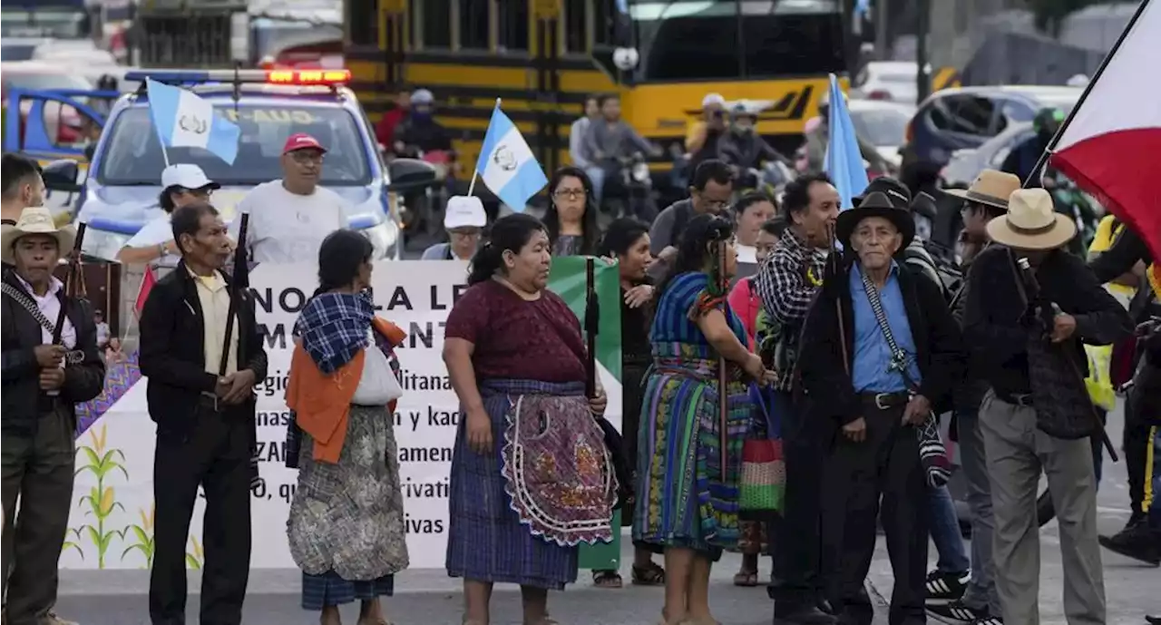 Indígenas y campesinos inician paro nacional en Guatemala; bloquean carreteras