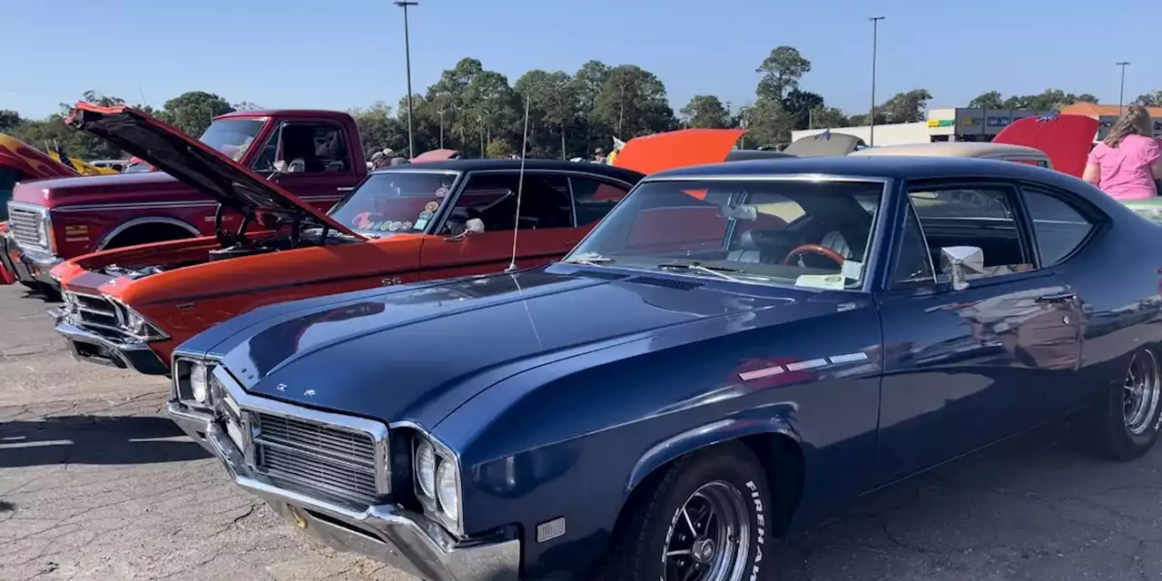 Hundreds of cars line Hardy Court for opening day of Cruisin’ the Coast