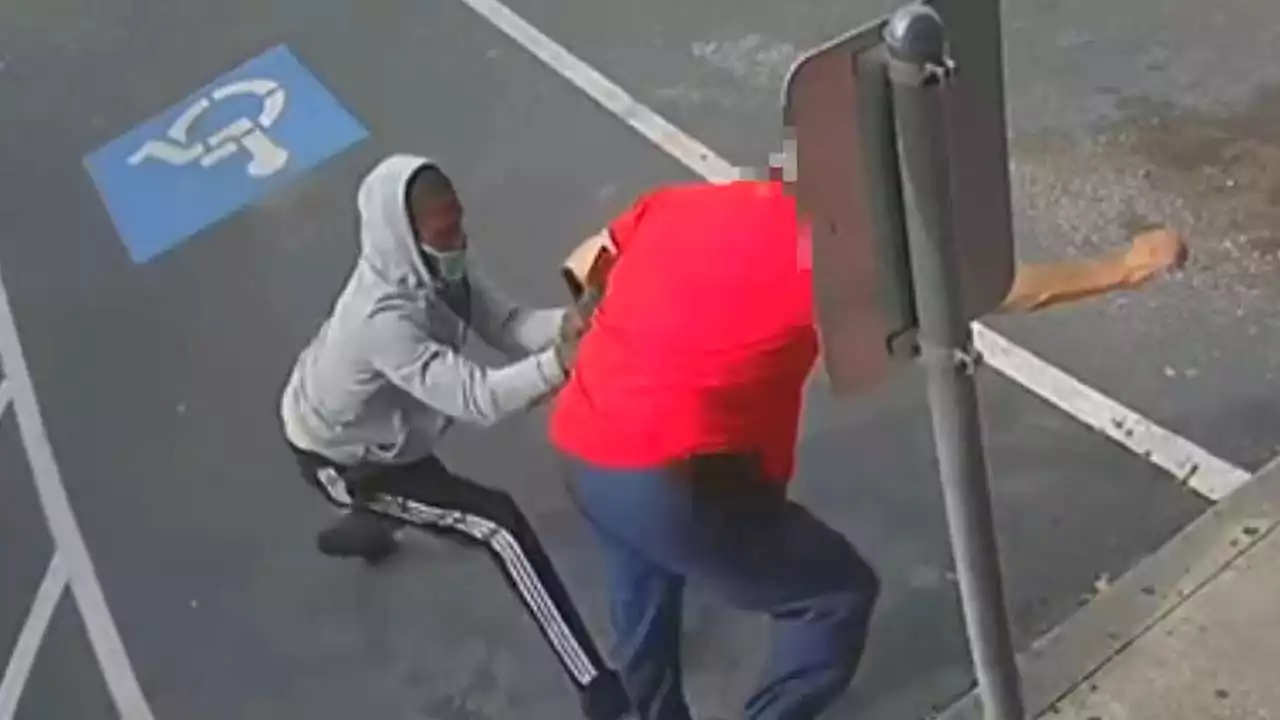 Video: Houston convenience store owner robbed outside store after followed from bank