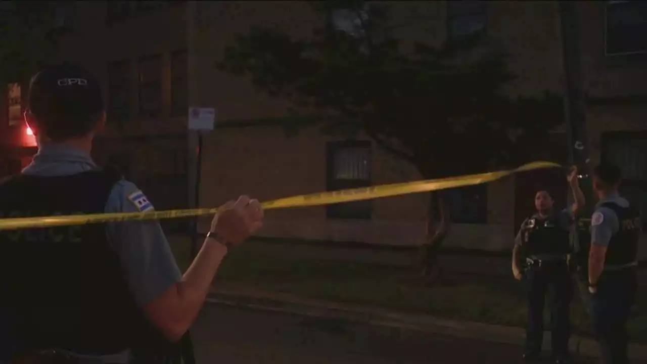 Man, 39, shot in face during drive-by near West Loop