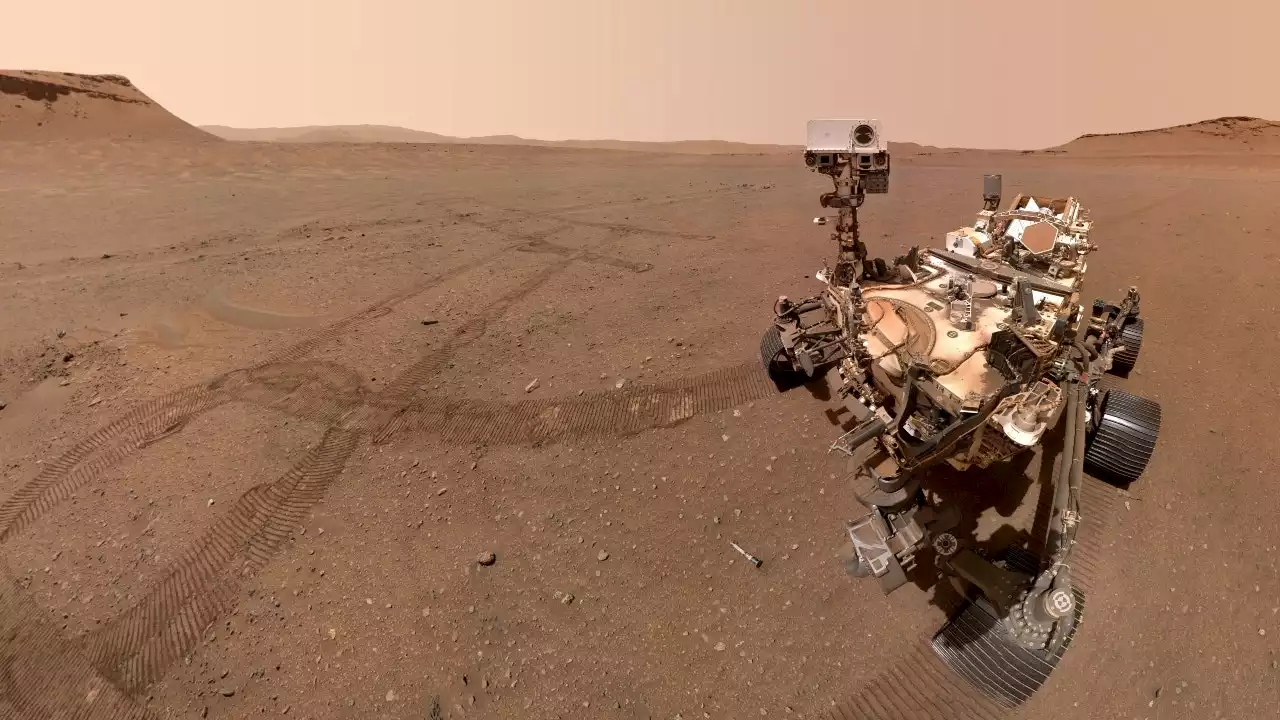 NASA Mars rover spies 200-foot-wide dust devil moving across red planet's surface