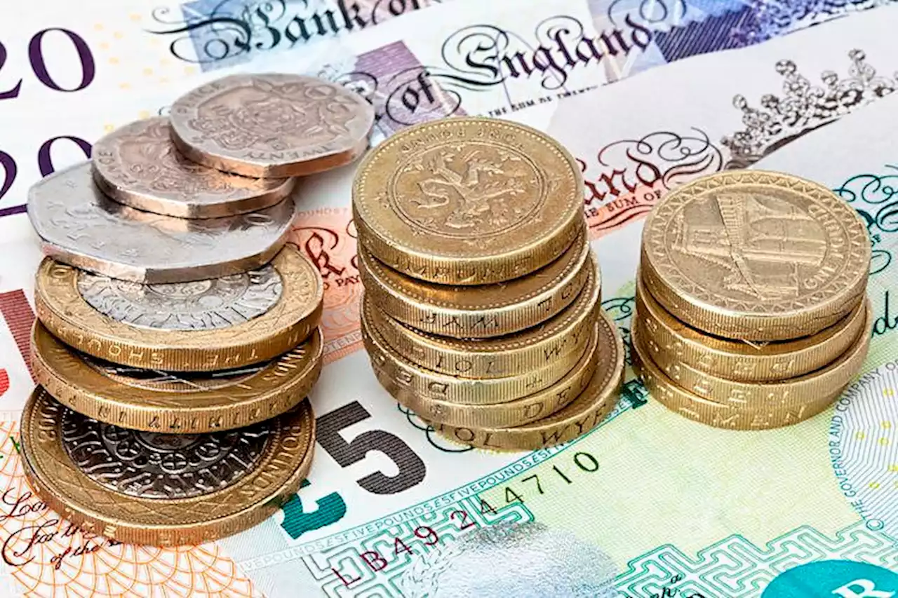 Pound Sterling capitalizes on improved market sentiment, correction in US Dollar