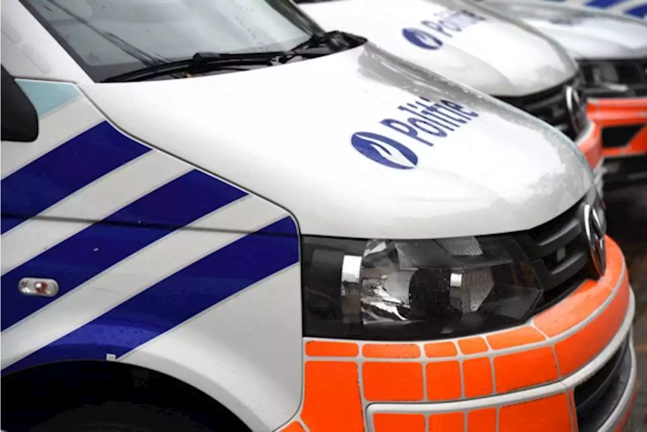 Dronken bestuurder rijdt tegen poort in Meer