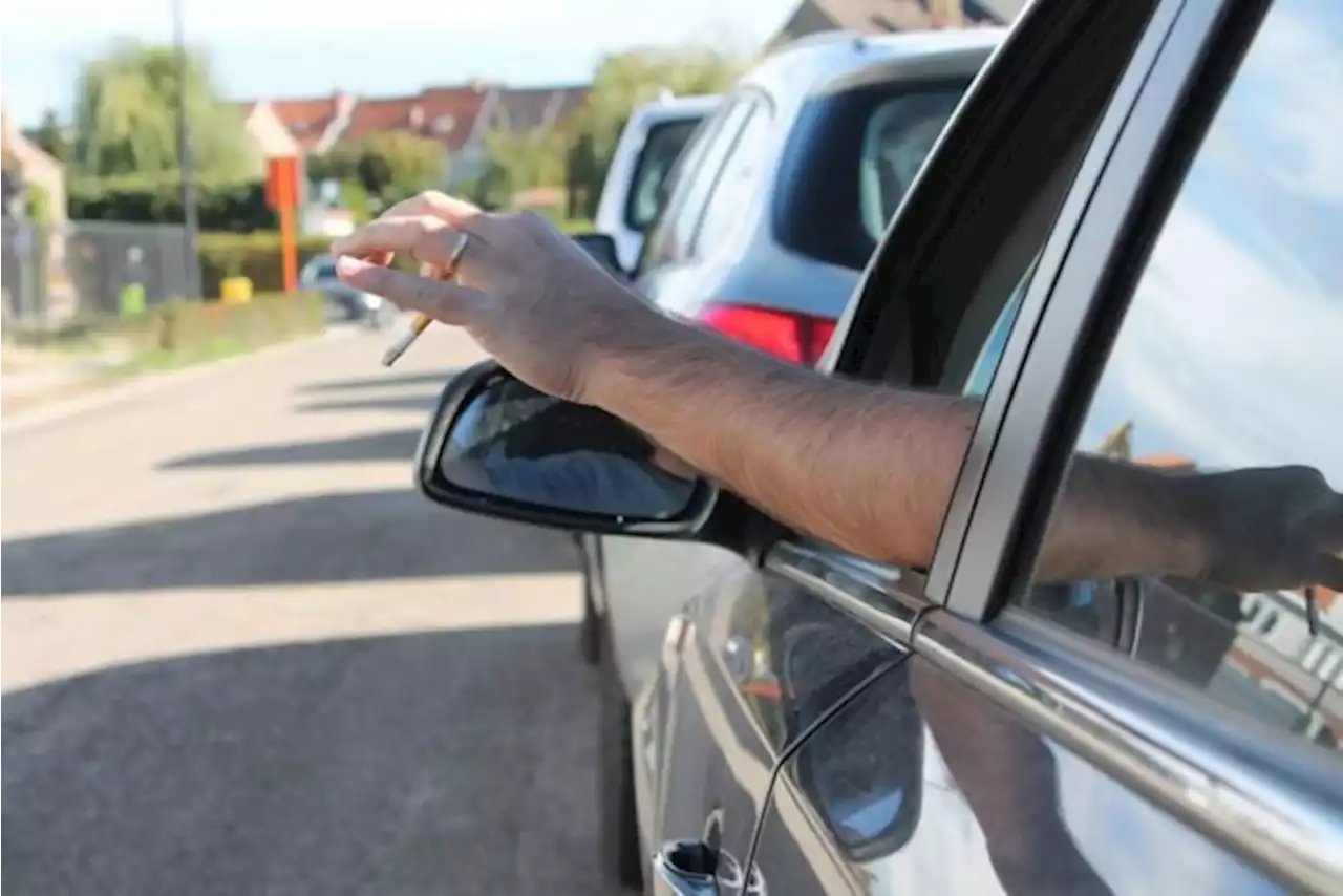 Extra controles op weggooien van peuken tijdens Week van de Handhaving: “Politie gaat ook wagens uit het verkeer halen”