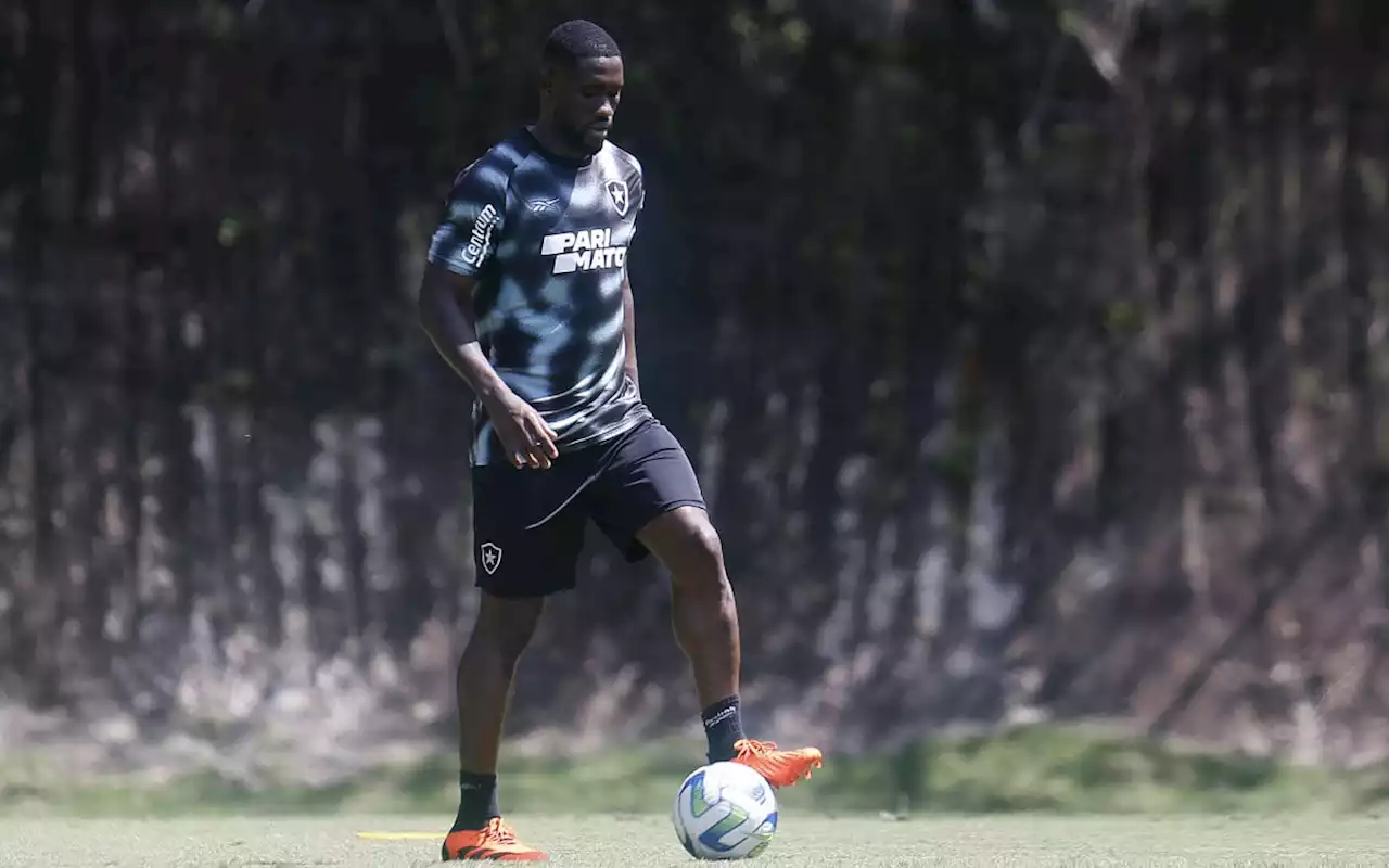 Com angolano Bastos, Botafogo divulga relacionados para duelo com o Goías | Botafogo