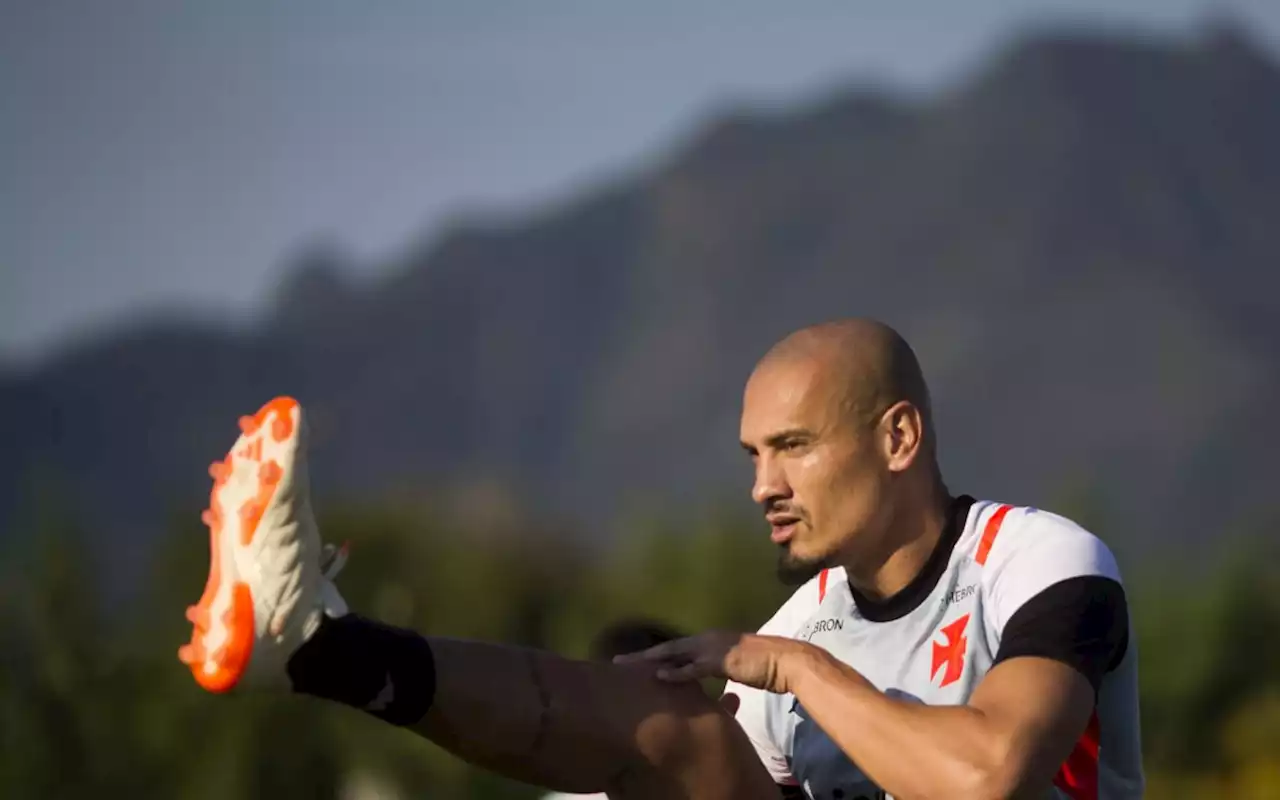 Maicon vê 'pênalti duvidoso' contra o Vasco e lamenta vacilo no fim do primeiro tempo | Vasco