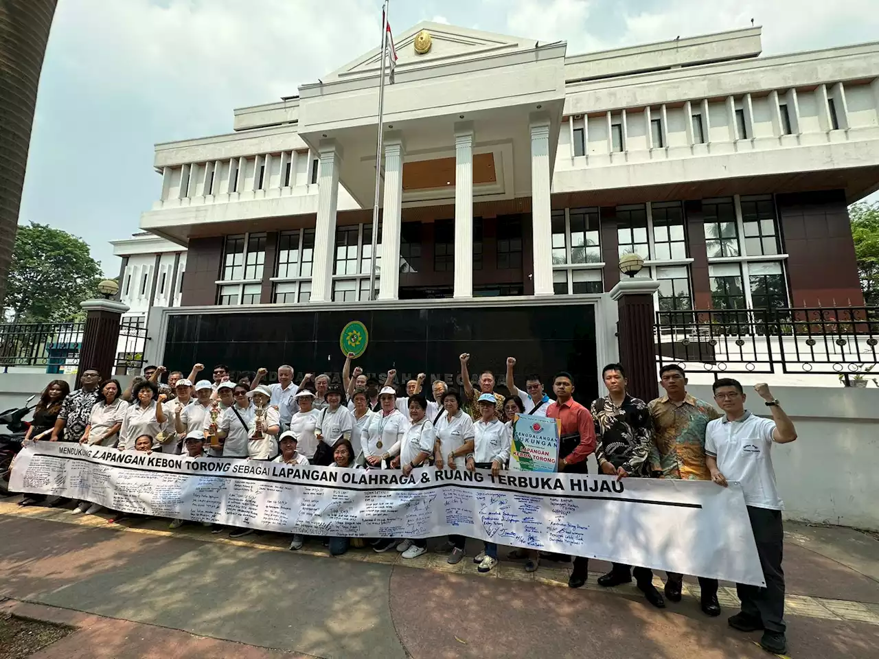 Tolak Pembongkaran Lapangan Kebon Torong, Warga Jakbar Menggugat ke PTUN