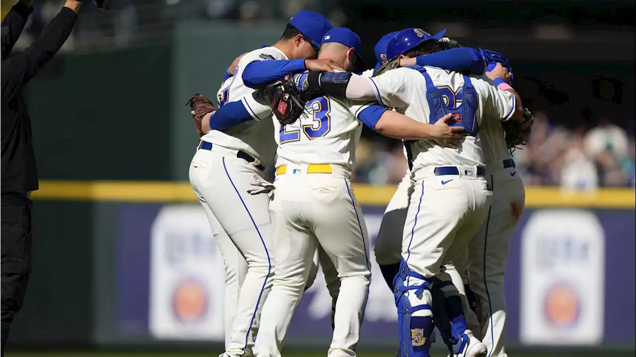 Mariners fans prove their support and dedication at sold-out, inconsequential last game of season