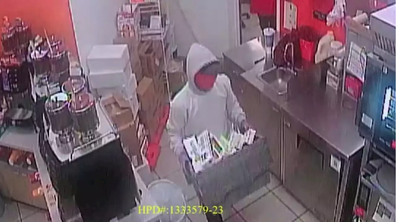 VIDEO: Masked suspect steals $3,000 worth of cigarettes at northwest Houston convenience store