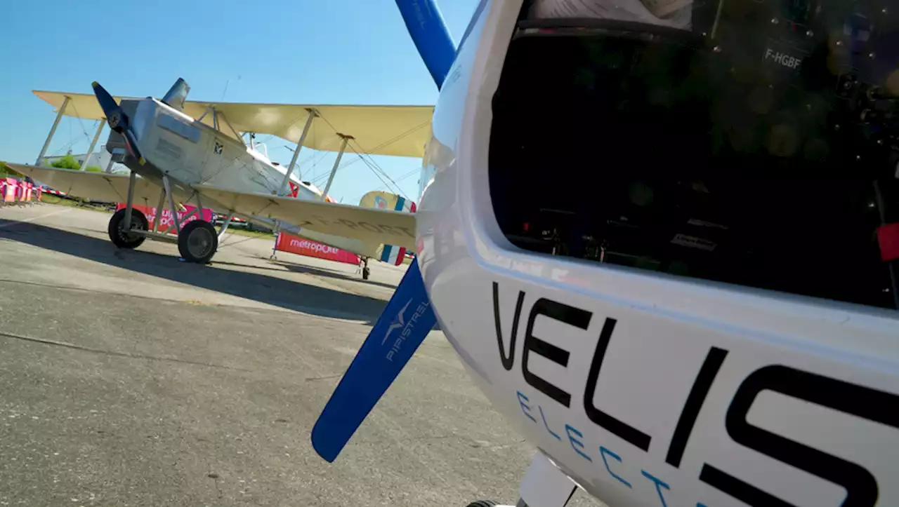 [VIDEO] VIDEO. Un Bréguet XIV vole avec deux Velis Electro au-dessus de Toulouse