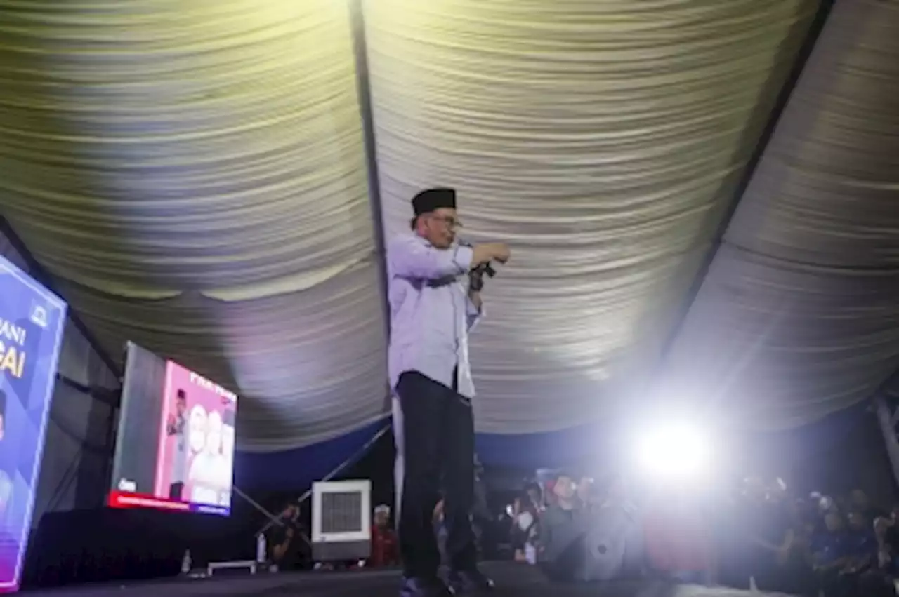 In Pelangai, Anwar says bringing in FDI for good of all Malaysians