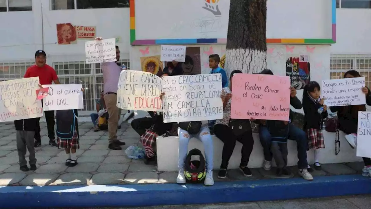 Madres solteras realizan bloqueo por cierre de Caic en Pachuca