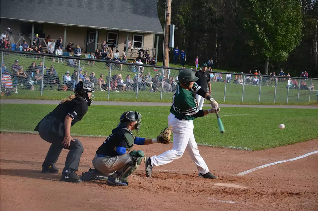 P.E.I. Islanders rally to win NBSBL final series opener vs. Royals in Charlottetown